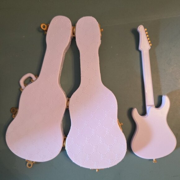 Rainbow High Doll Guitar with Case for Carmen Major Rockstar - Picture 4 of 8